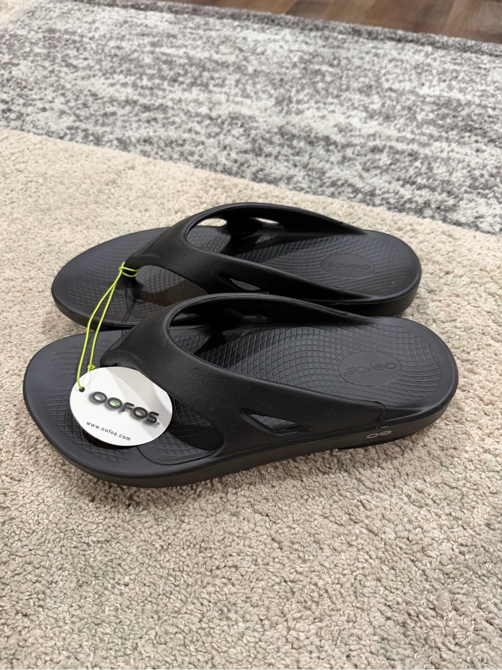OOFOS Black Recovery Flip Sandals NWT